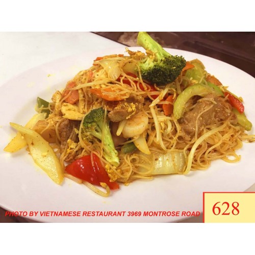 628. BÚN XÀO SINGAPORE THẬP CẨM - SINGAPORE STYLE VERMICELLI WITH ASSORTED MEAT, SEAFOOD, MIXED VEGETABLES & EGG